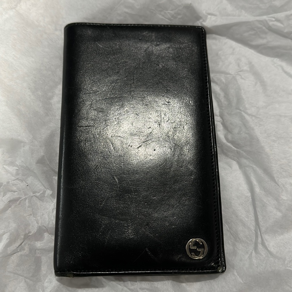 Gucci black leather card/passport/large wallet.
